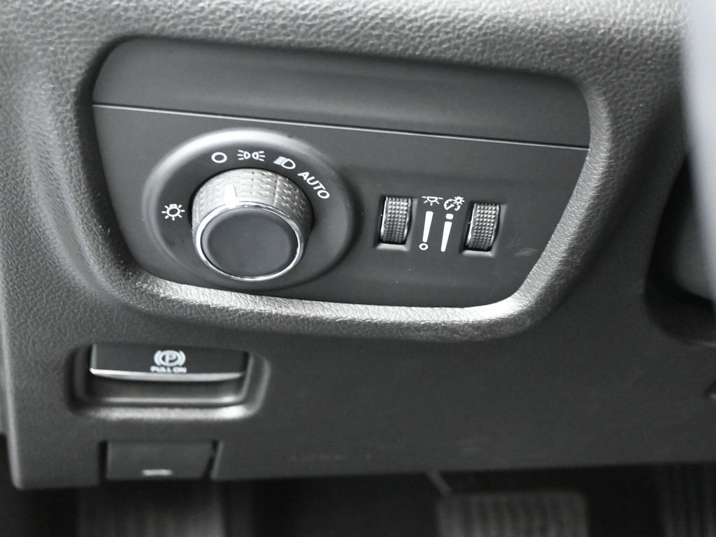 Used 2023 Jeep Grand Cherokee L Laredo image 17