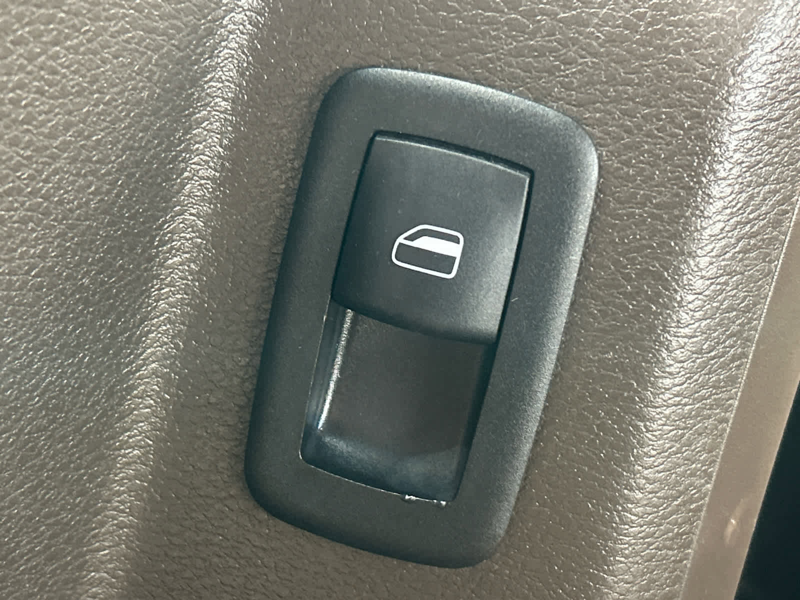 Used 2015 Chrysler Town & Country Touring w/ Driver Convenience Group image 16