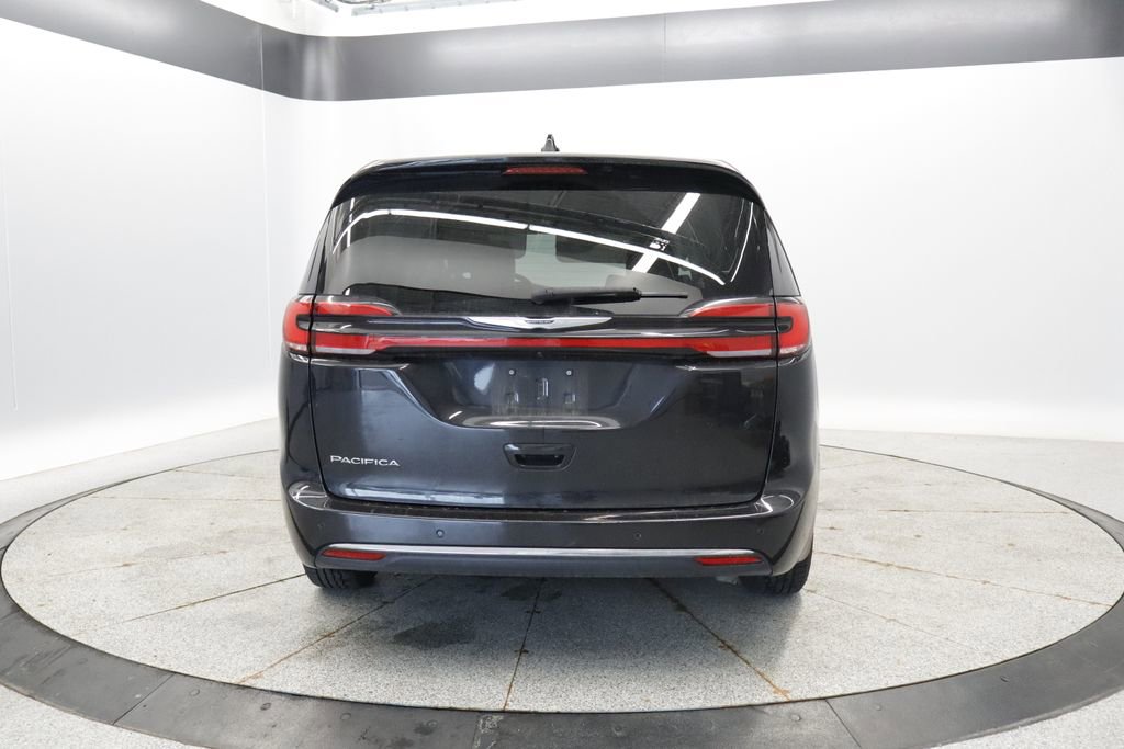 Used 2023 Chrysler Pacifica Touring-L FWD image 4