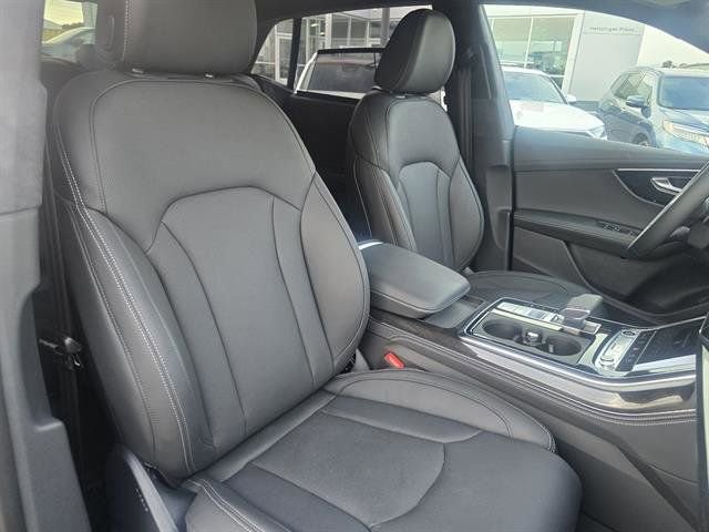 Used 2025 Audi Q8 Prestige w/ Prestige Package image 17