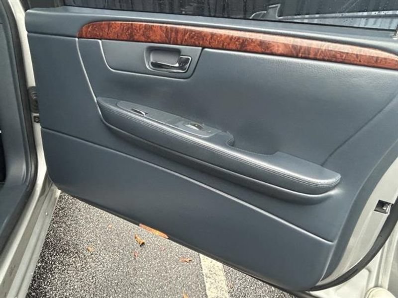 Used 2008 Cadillac DTS Limousine FWD image 19