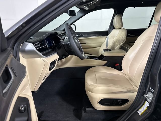 Used 2023 Jeep Grand Cherokee 4WD 4xe w/ Luxury Tech Group II image 11