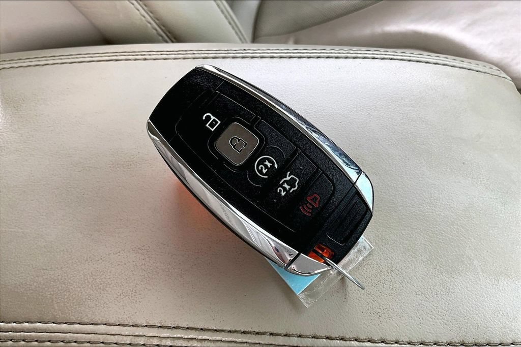 Used 2018 Lincoln MKC Select w/ Select Plus Package FWD image 11