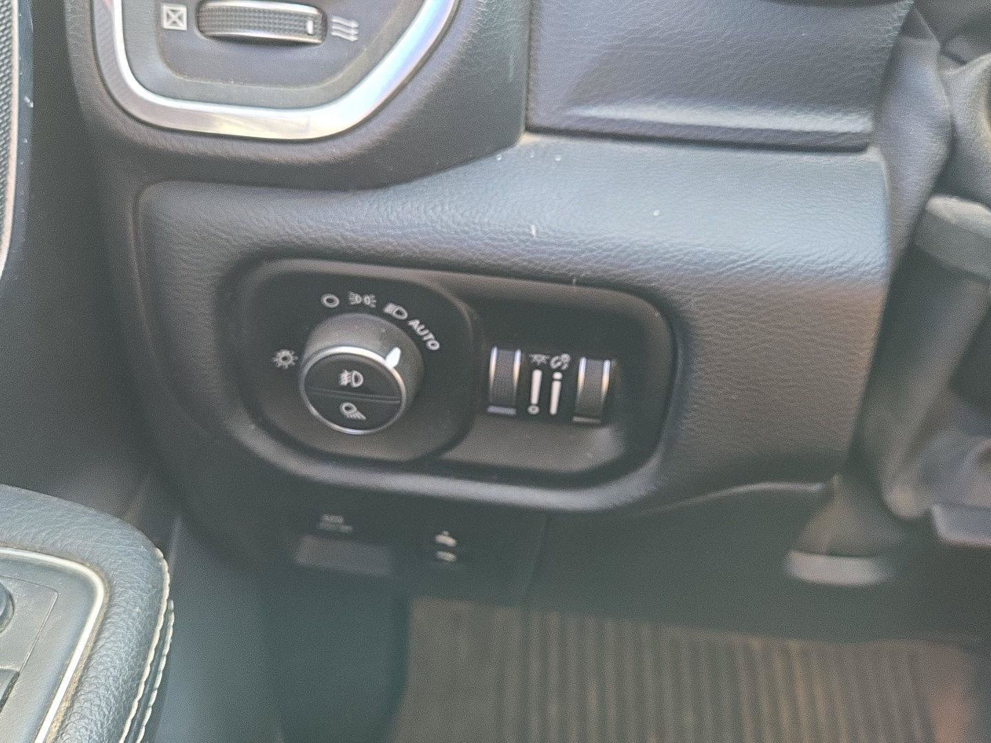 Used 2019 RAM 1500 Laramie AWD/4WD image 21