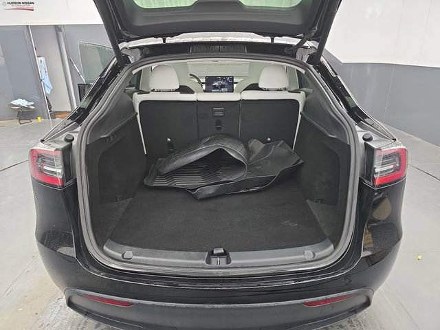 Used 2025 Tesla Model Y Long Range image 40