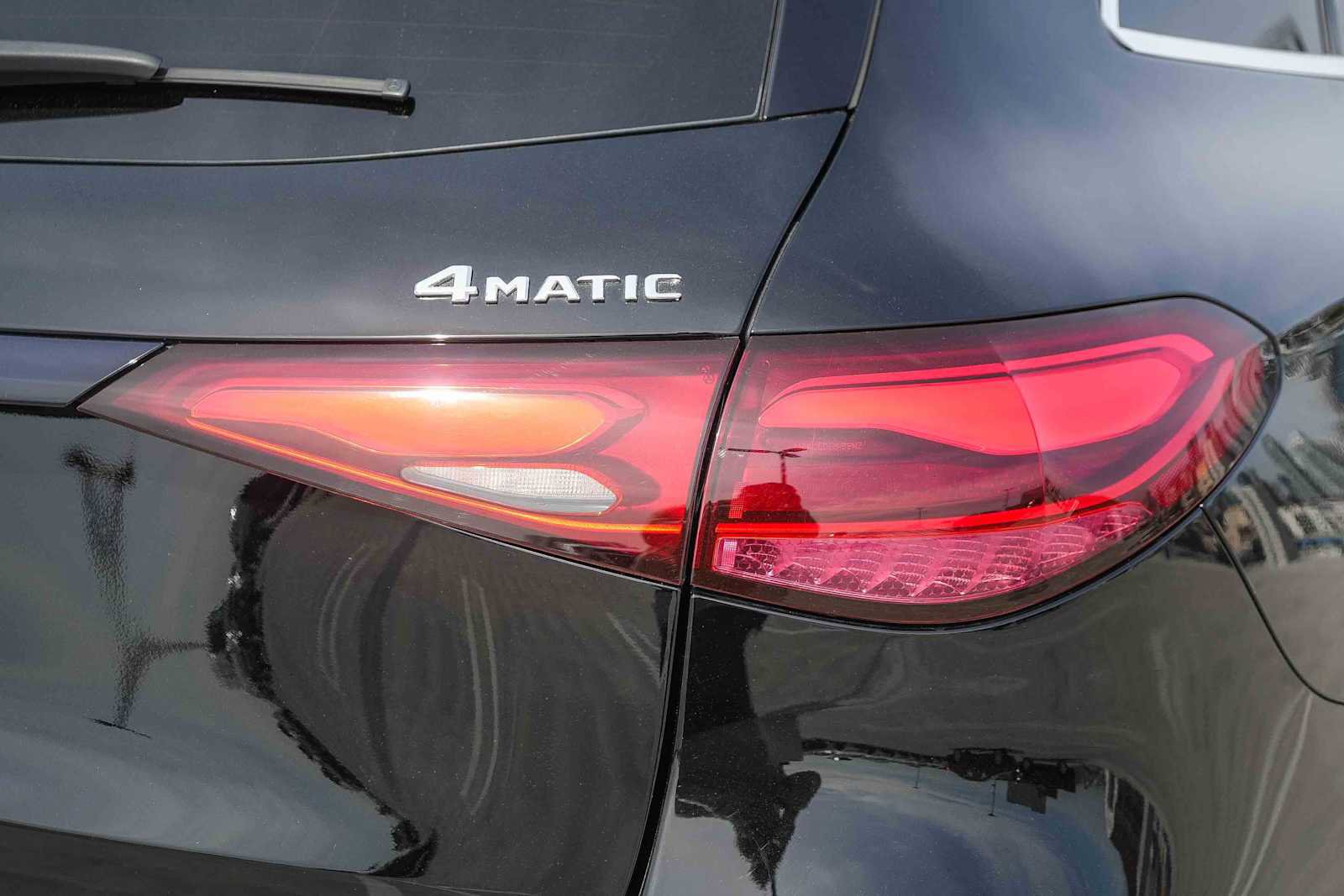 Used 2024 Mercedes-Benz GLC 300 4MATIC image 11