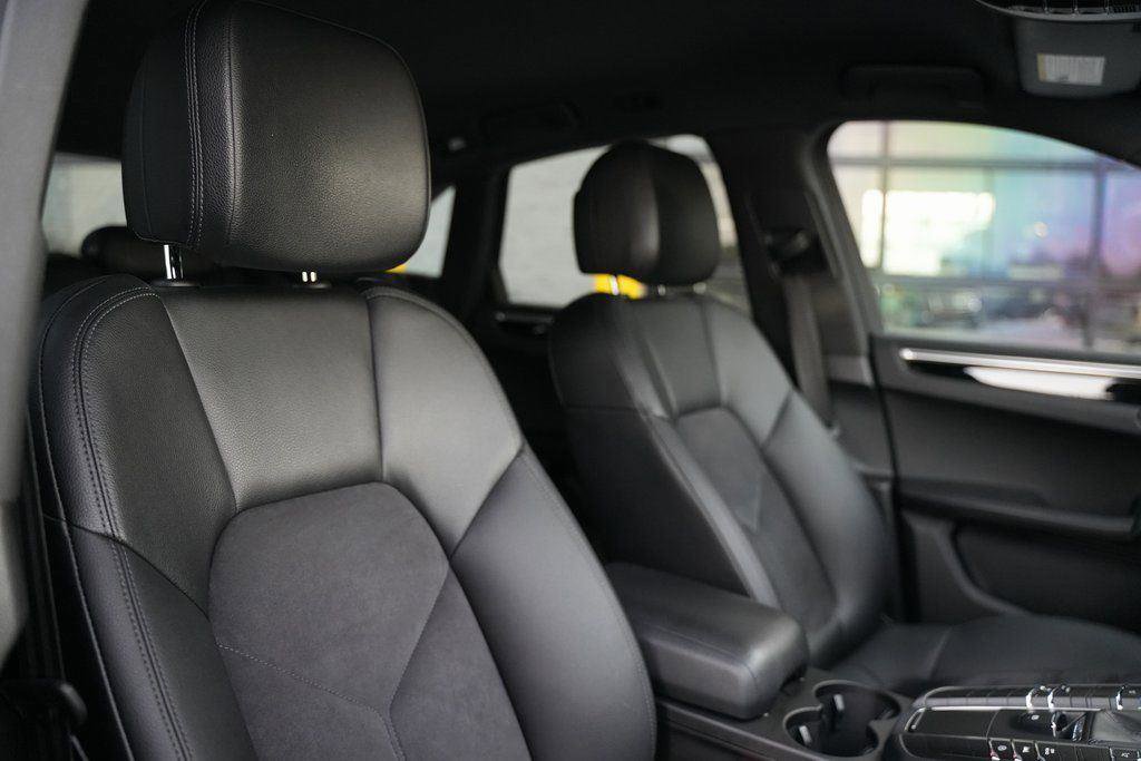 Used 2017 Porsche Macan w/ Driver Memory Package image 25
