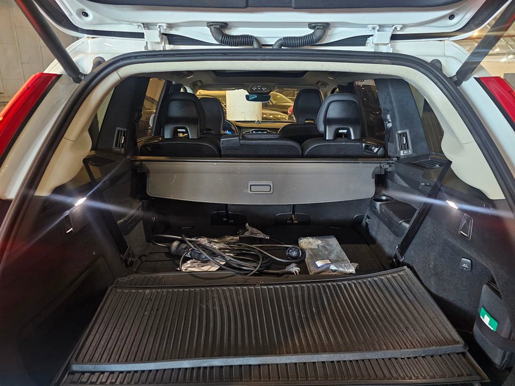Certified 2024 Volvo XC90 T8 Ultimate w/ Lounge Package image 7