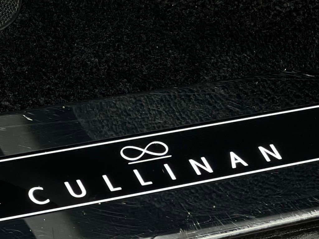 Used 2024 Rolls-Royce Cullinan Black Badge AWD/4WD image 23