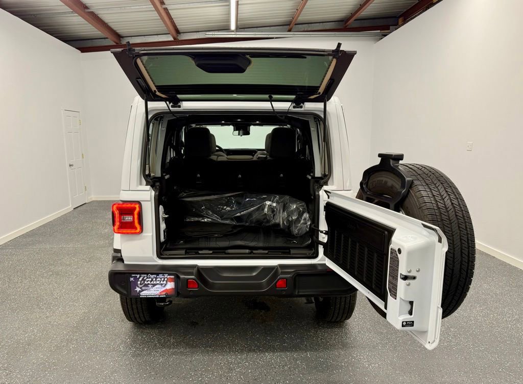 Used 2024 Jeep Wrangler Sahara w/ Safety Group image 11