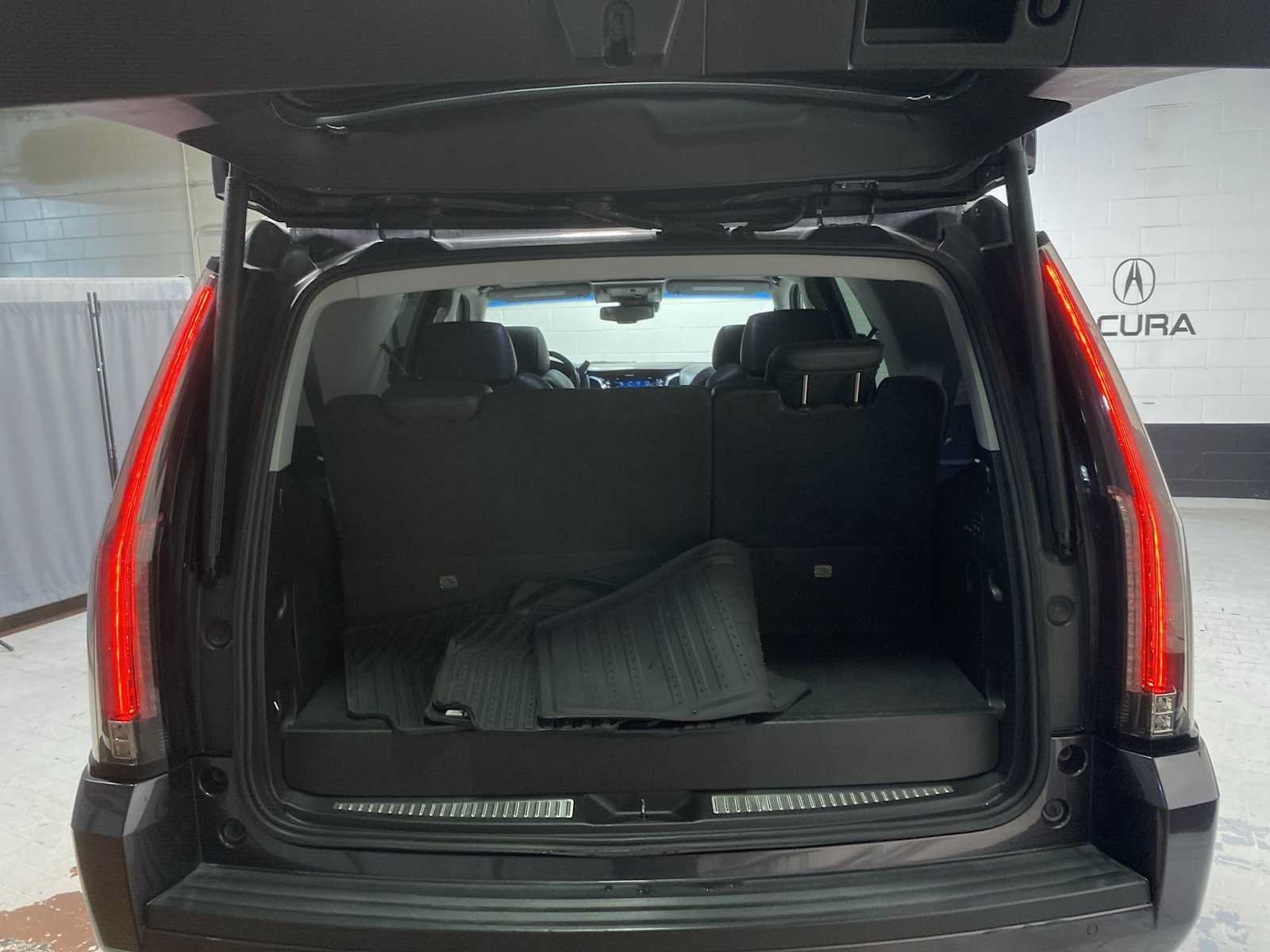 Used 2015 Cadillac Escalade Premium AWD/4WD image 19