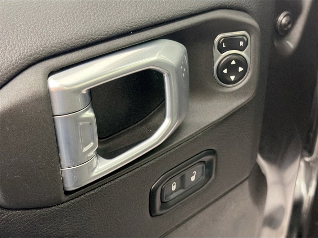 Used 2024 Jeep Wrangler Sahara image 17