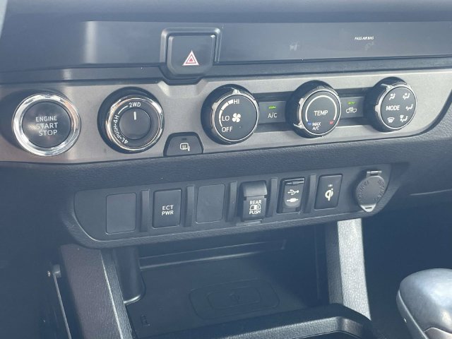 Used 2019 Toyota Tacoma TRD Sport AWD/4WD image 19