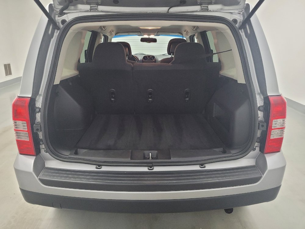 Used 2014 Jeep Patriot Latitude FWD image 29