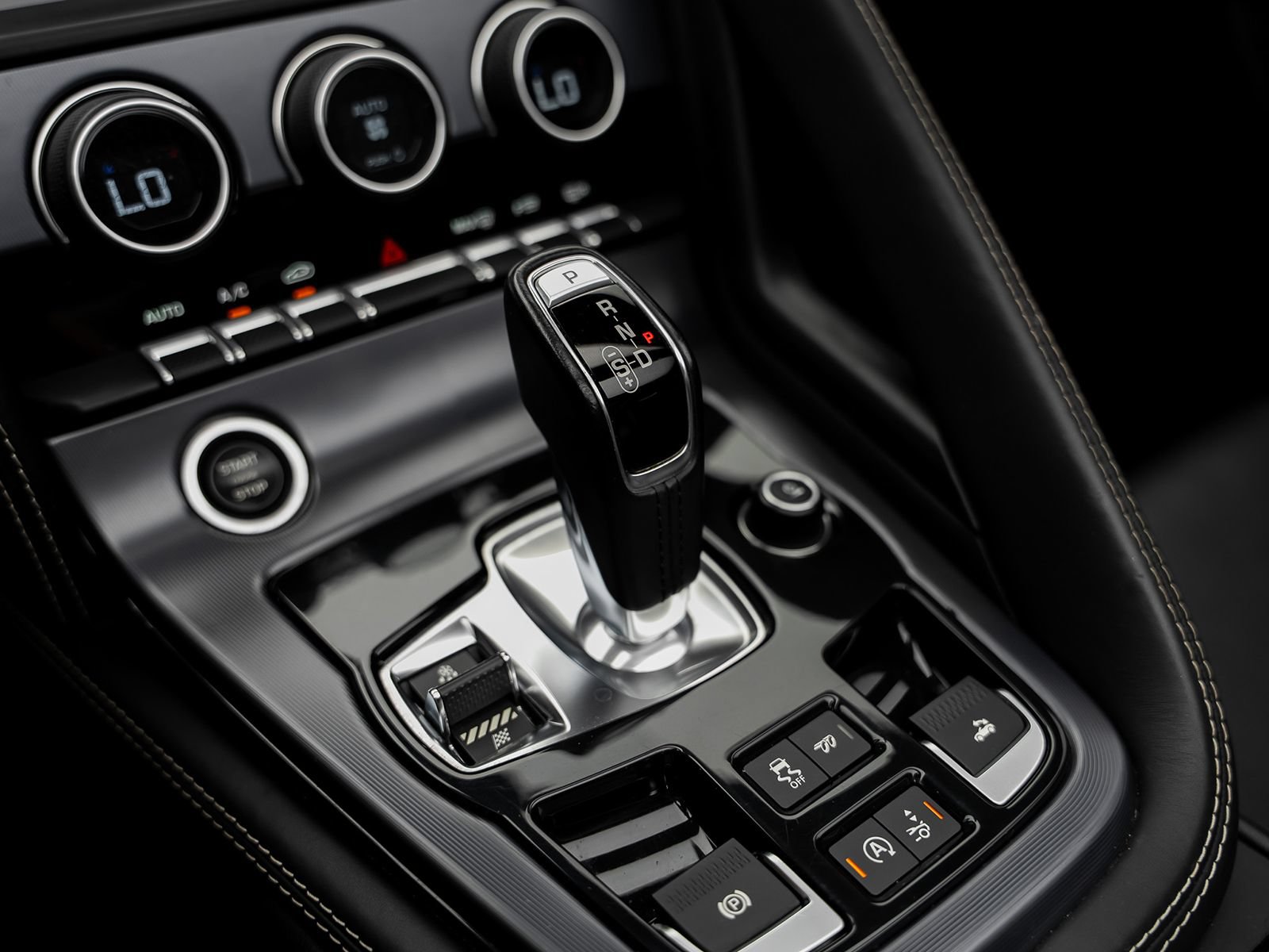Used 2020 Jaguar F-TYPE R AWD/4WD image 48