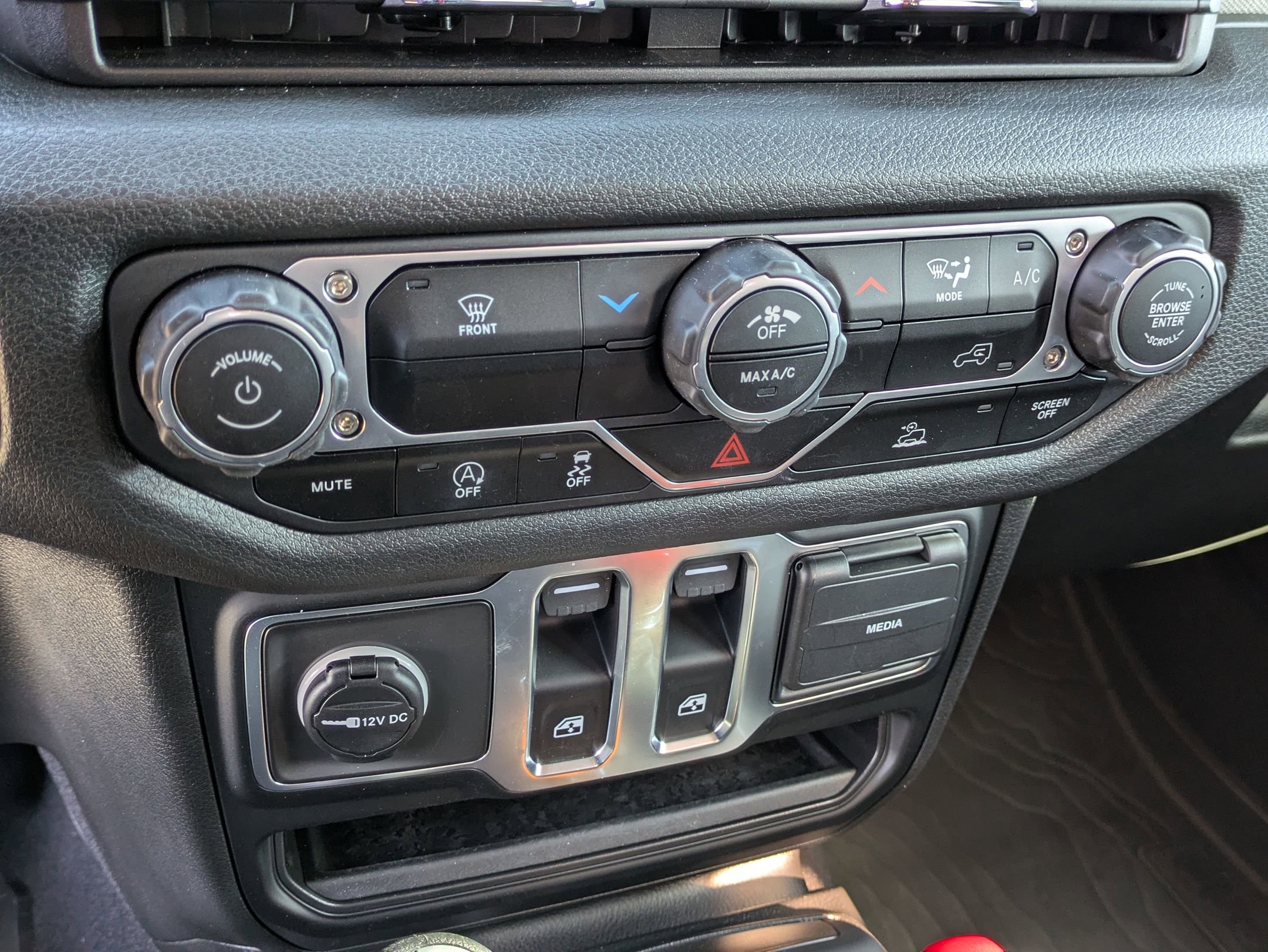 Used 2025 Jeep Wrangler Sport image 24