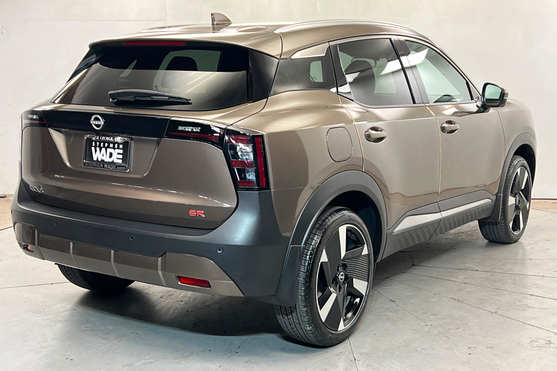 Used 2025 Nissan Kicks SR FWD image 6