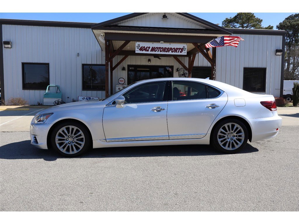 Used 2013 Lexus LS 460 AWD w/ Comfort Pkg image 2