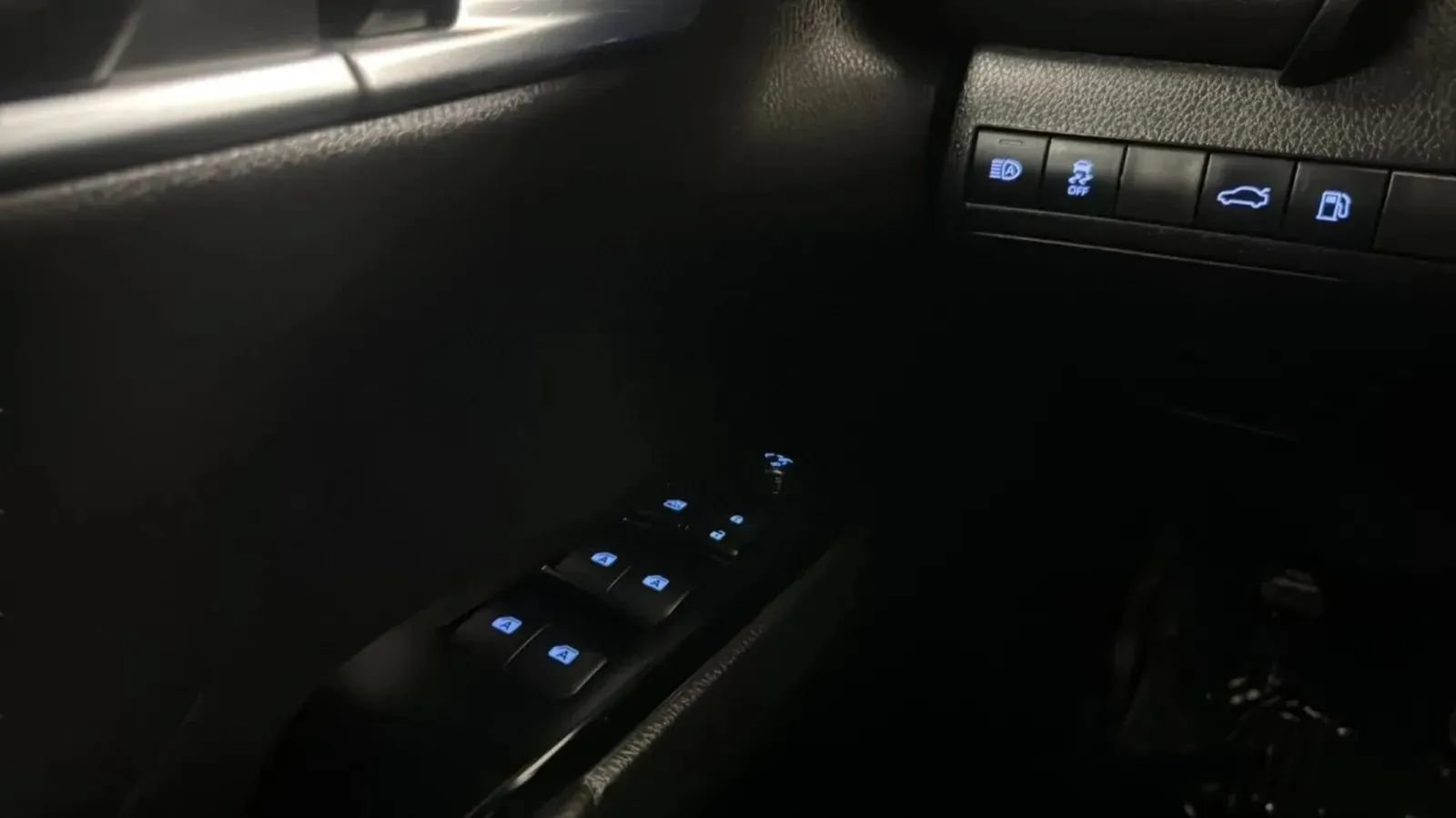 Used 2018 Toyota Camry LE FWD image 18