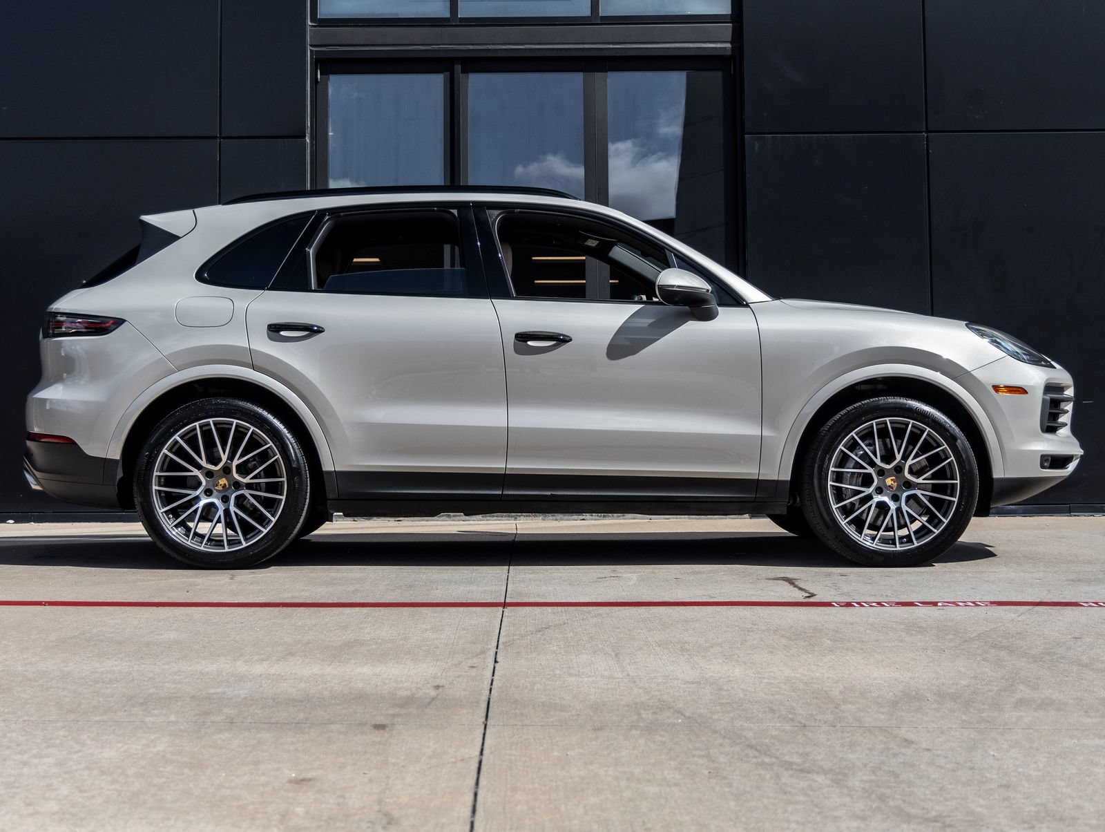 Certified 2023 Porsche Cayenne AWD/4WD image 12