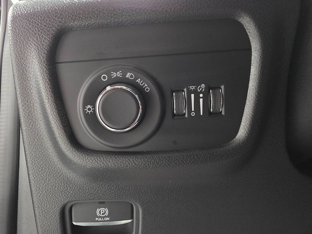 New 2025 Jeep Grand Cherokee Altitude AWD/4WD image 36