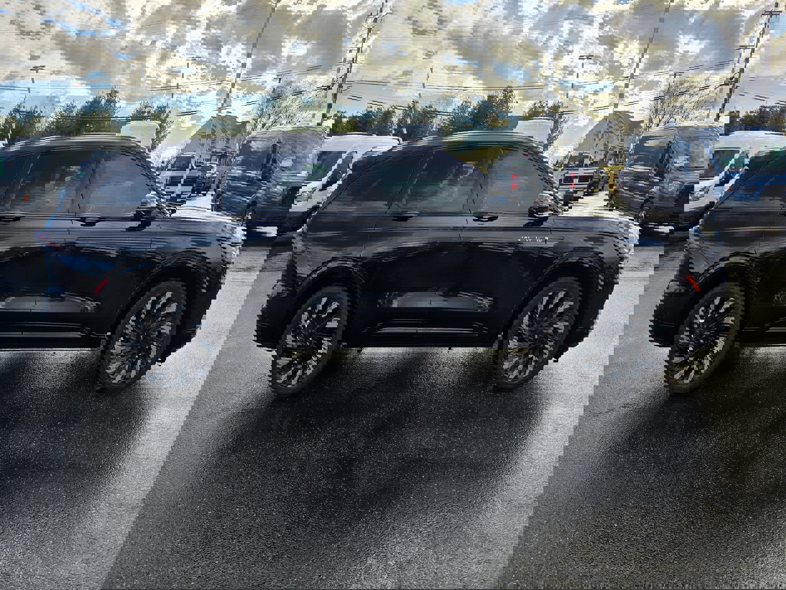 Used 2024 Lincoln Nautilus Reserve w/ Equipment Group 202A image 6