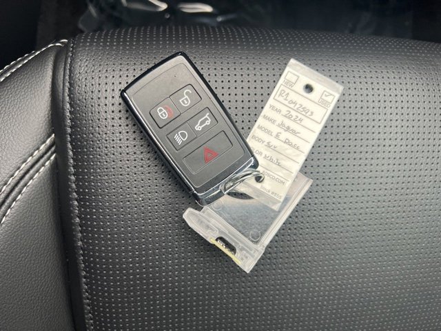 Used 2024 Jaguar E-PACE R-Dynamic SE image 38