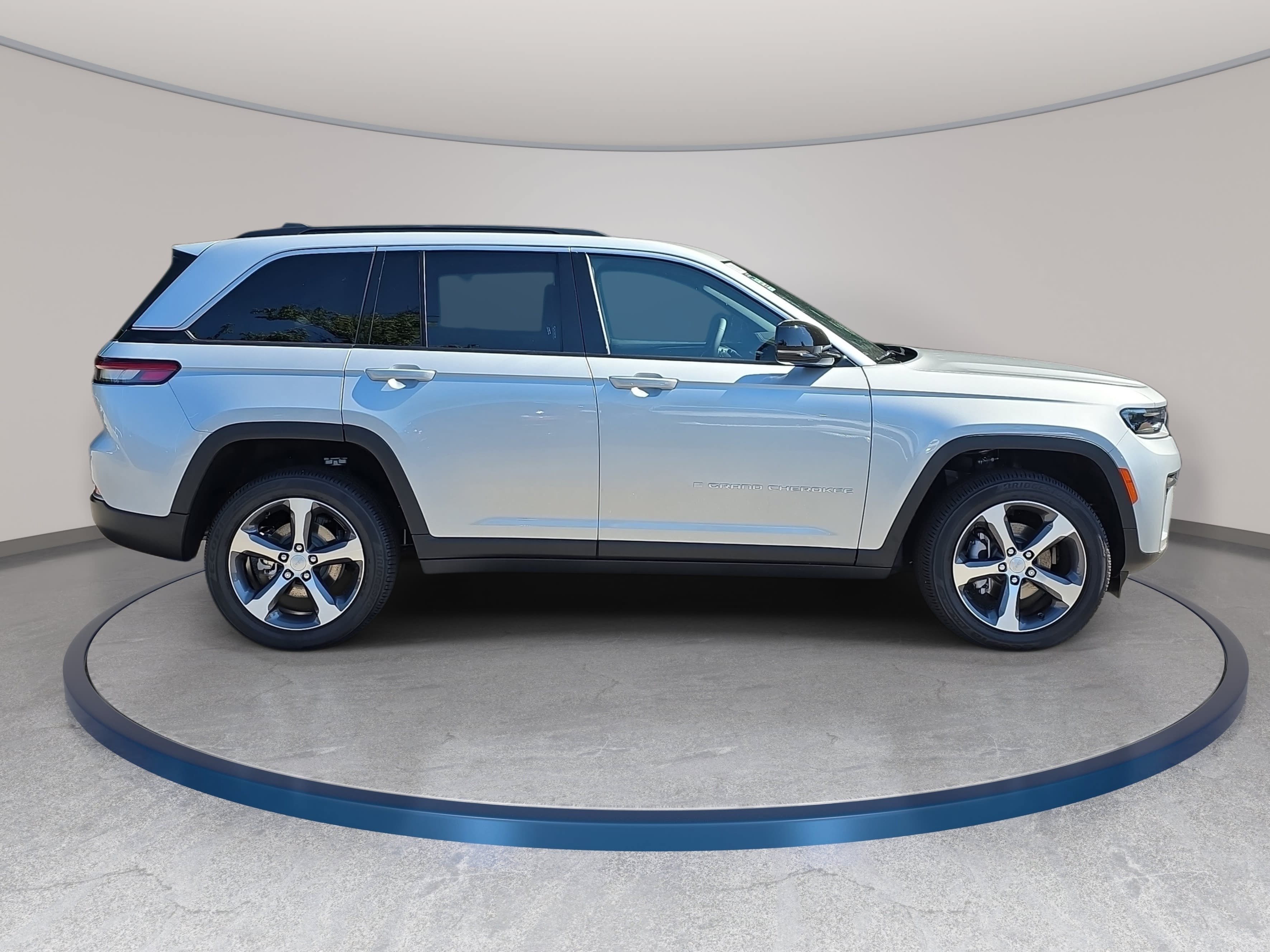New 2026 Jeep Grand Cherokee Limited AWD/4WD image 4
