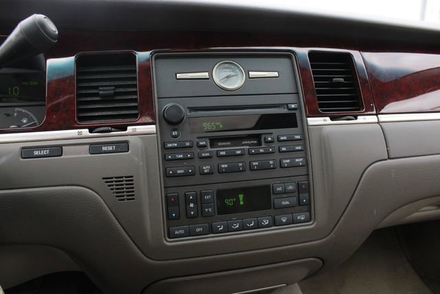 Used 2003 Lincoln Town Car Signature image 12