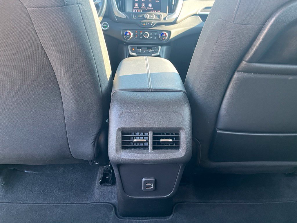 Used 2024 GMC Terrain SLE w/ Driver Convenience Package FWD image 28