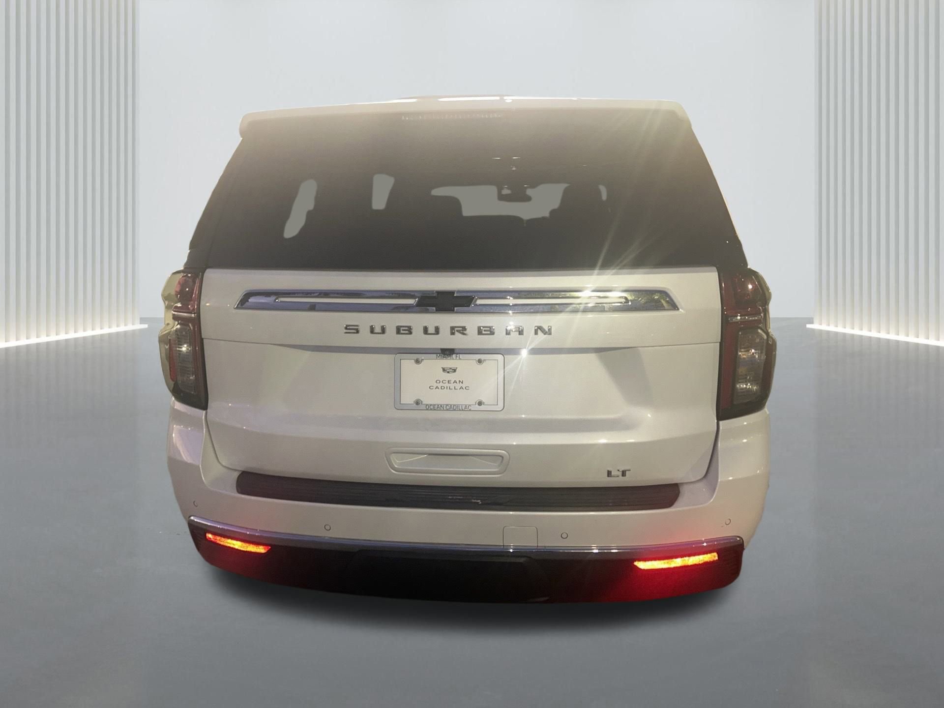Used 2022 Chevrolet Suburban LT w/ Luxury Package image 4