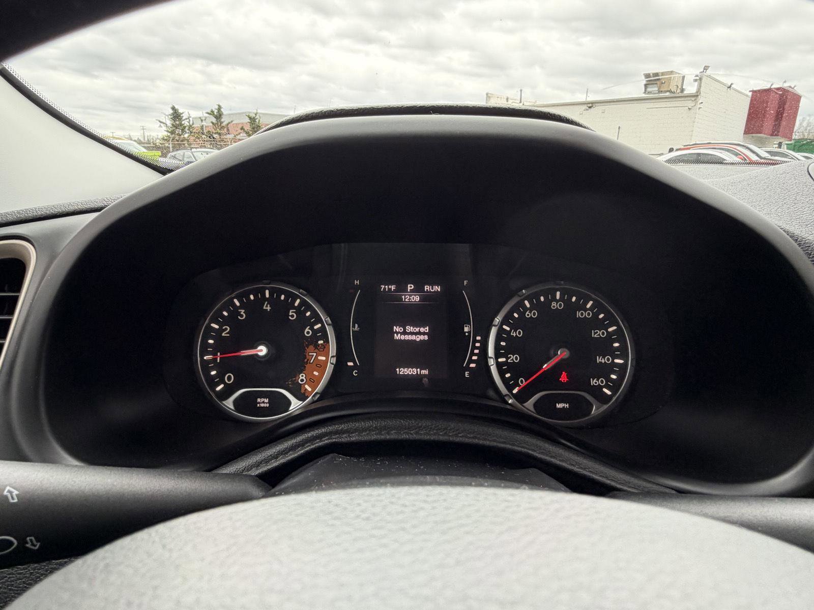 Used 2016 Jeep Renegade Latitude AWD/4WD image 17