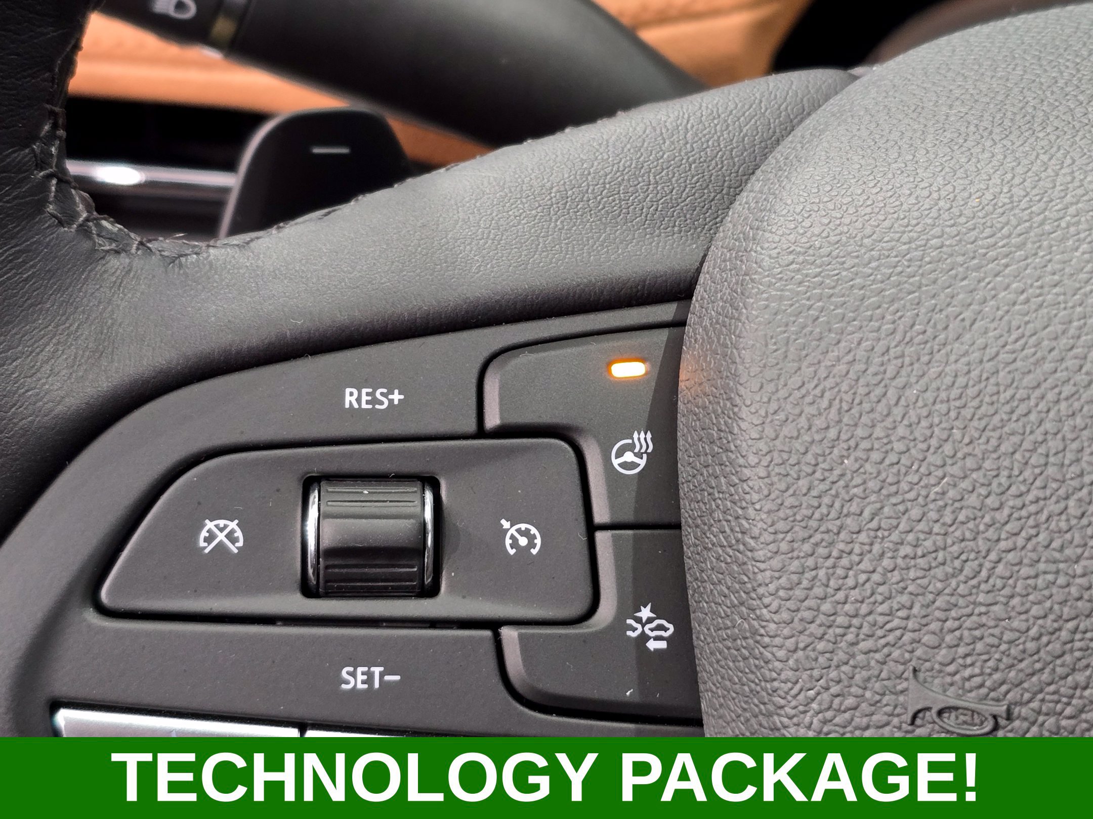 Used 2025 Cadillac XT4 Premium Luxury w/ Technology Package AWD/4WD image 16