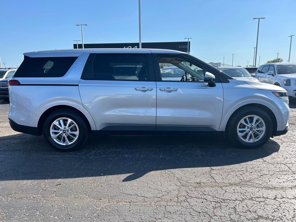 Used 2023 Kia Carnival LX FWD image 8