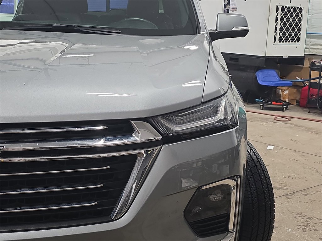 Used 2023 Chevrolet Traverse LT w/ Rear Camera Mirror Package image 31