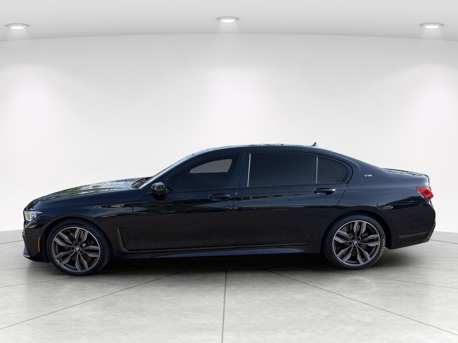 Used 2022 BMW M760i xDrive AWD/4WD image 7