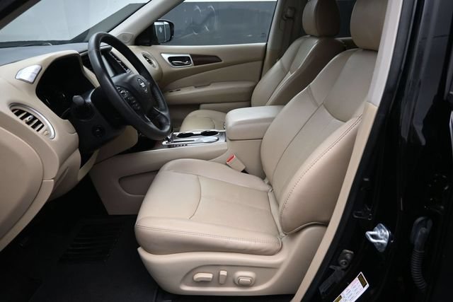 Used 2017 Nissan Pathfinder Platinum FWD image 21
