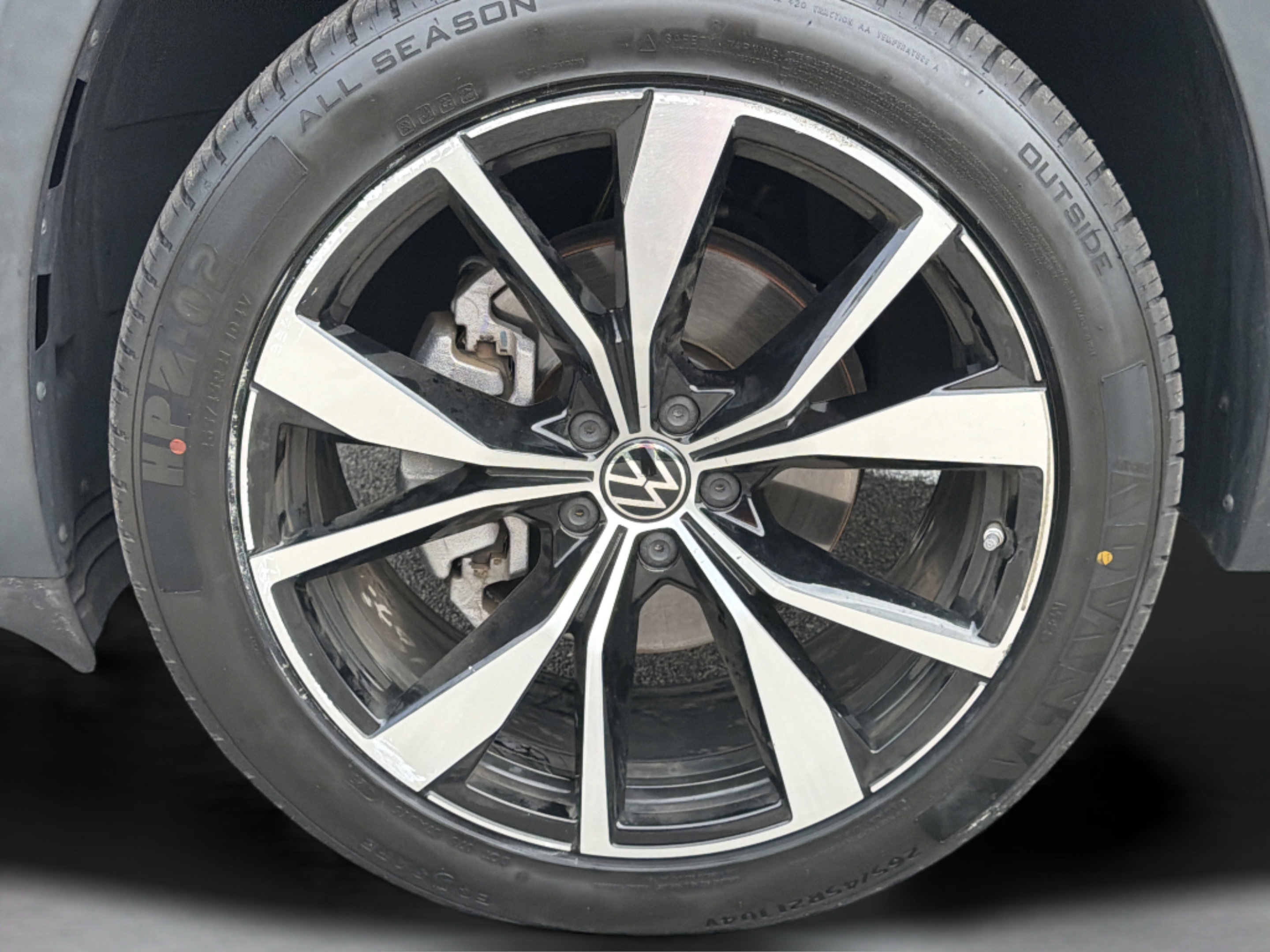 Used 2024 Volkswagen Atlas SEL Premium R-Line AWD/4WD image 32