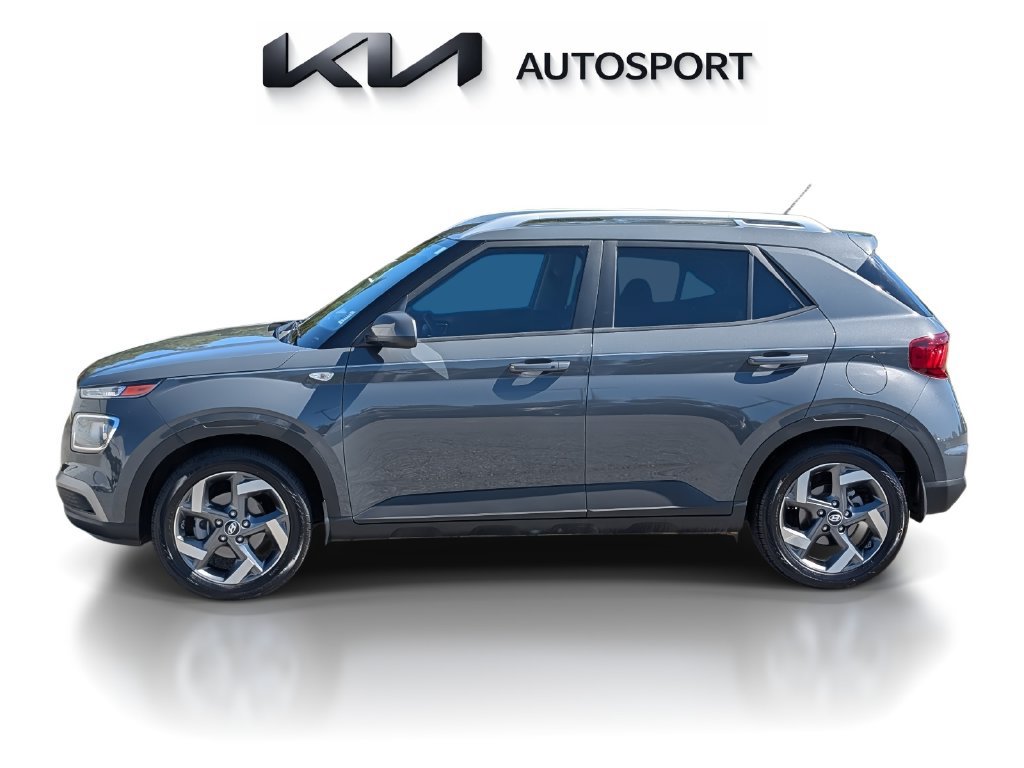 Used 2025 Hyundai Venue SEL FWD image 12