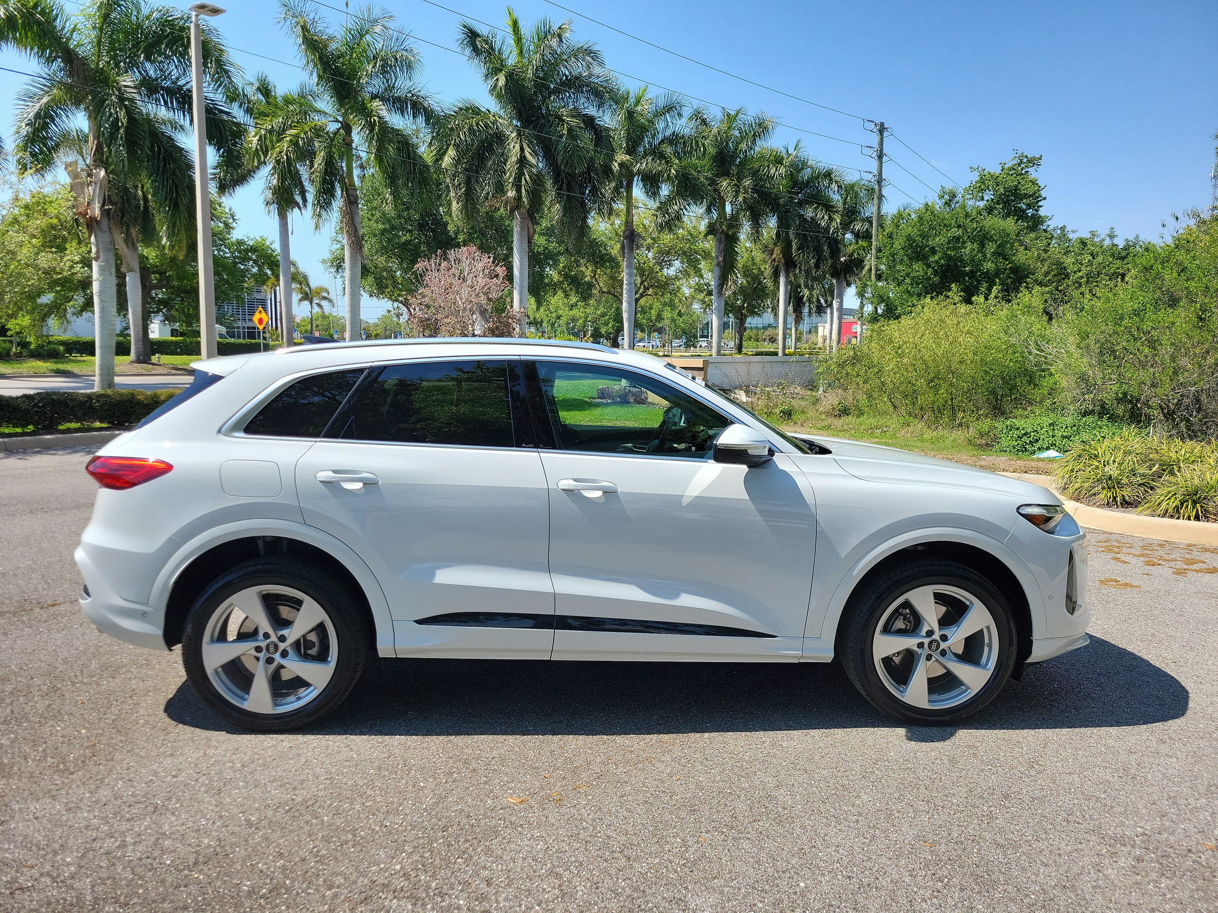 Used 2025 Audi Q5 Premium Plus w/ Premium Plus image 3