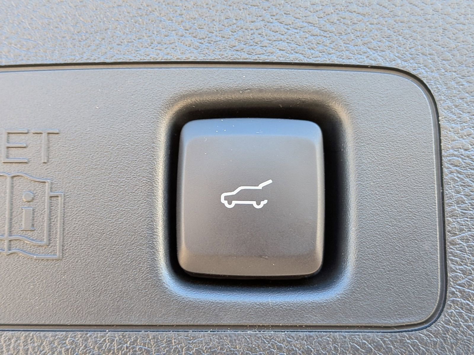 Used 2025 Lincoln Corsair FWD w/ Equipment Group 101A image 15