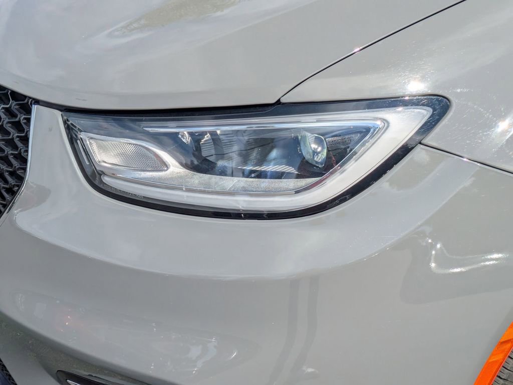 Used 2025 Chrysler Pacifica Select image 11