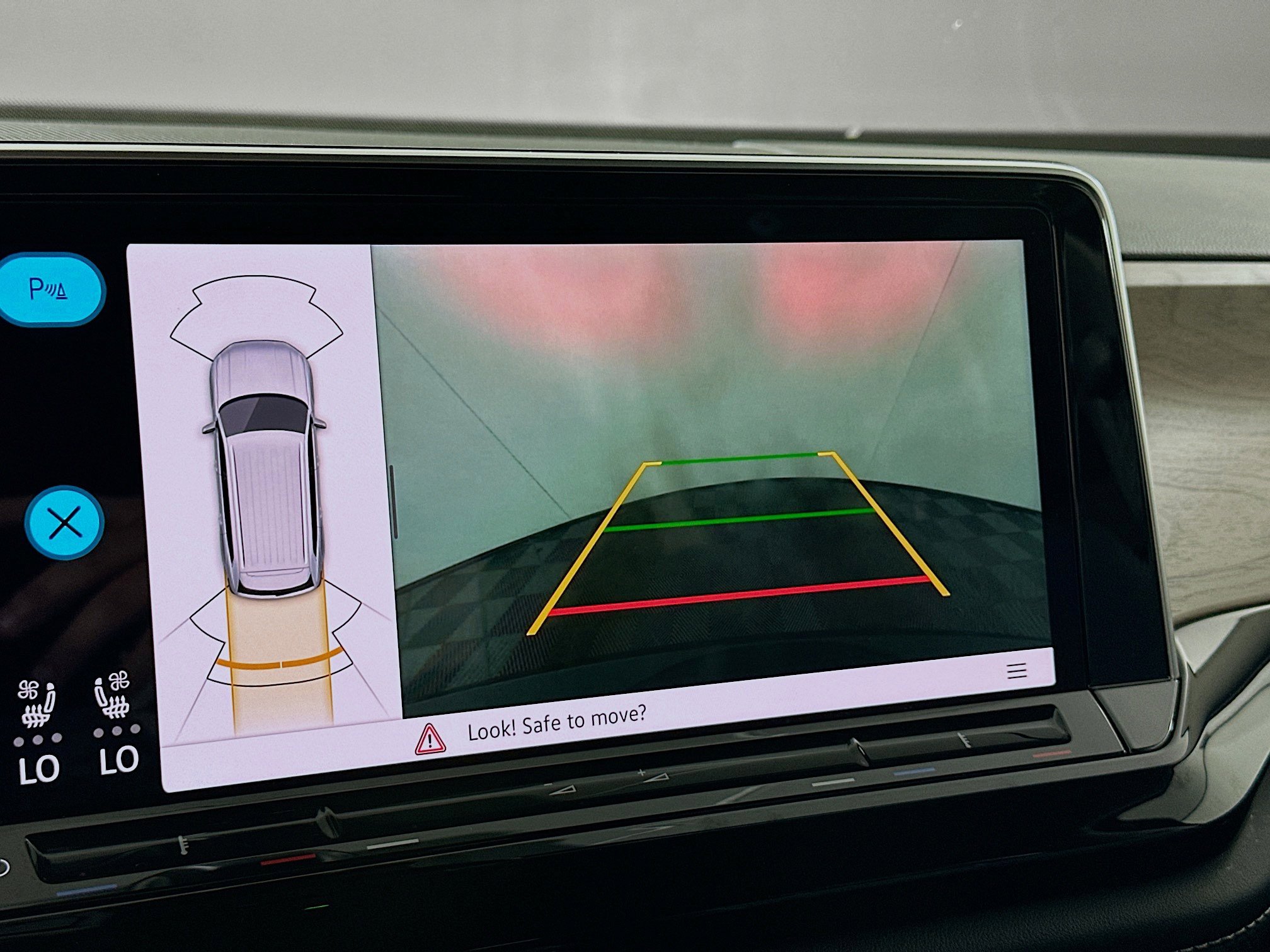 Used 2024 Volkswagen Atlas SE image 23