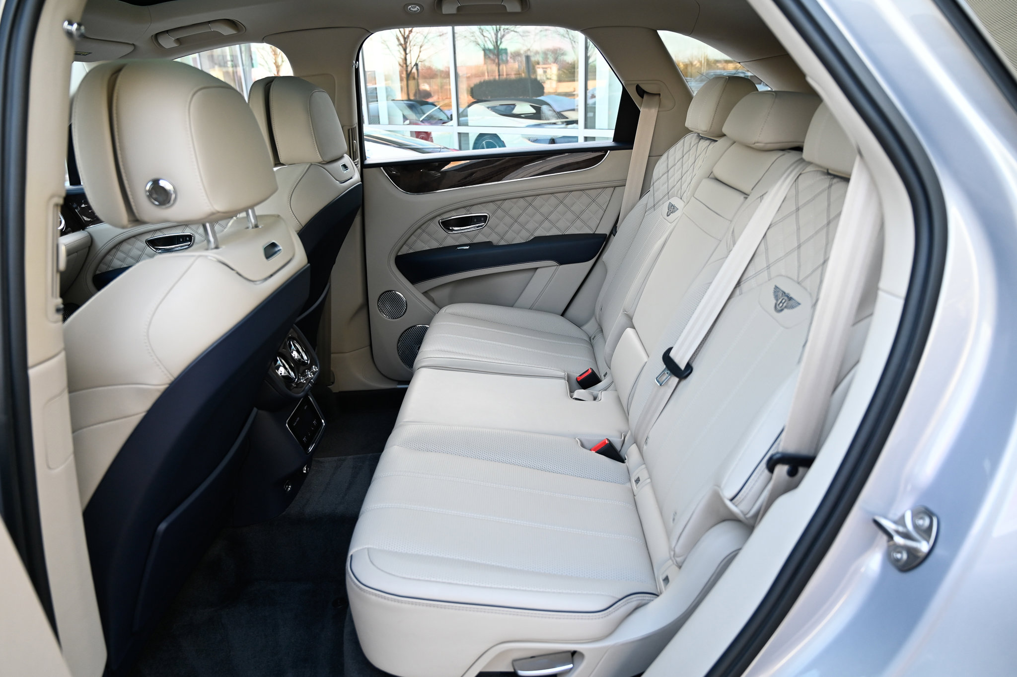 Used 2022 Bentley Bentayga image 37