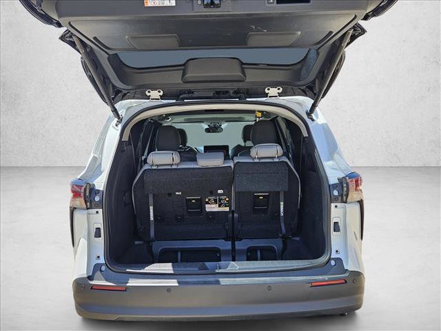 Used 2025 Toyota Sienna XLE FWD image 23