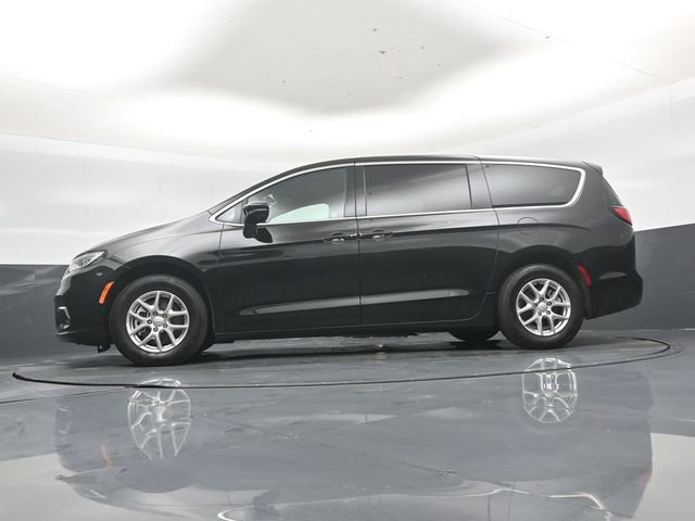 Used 2025 Chrysler Pacifica Select image 43
