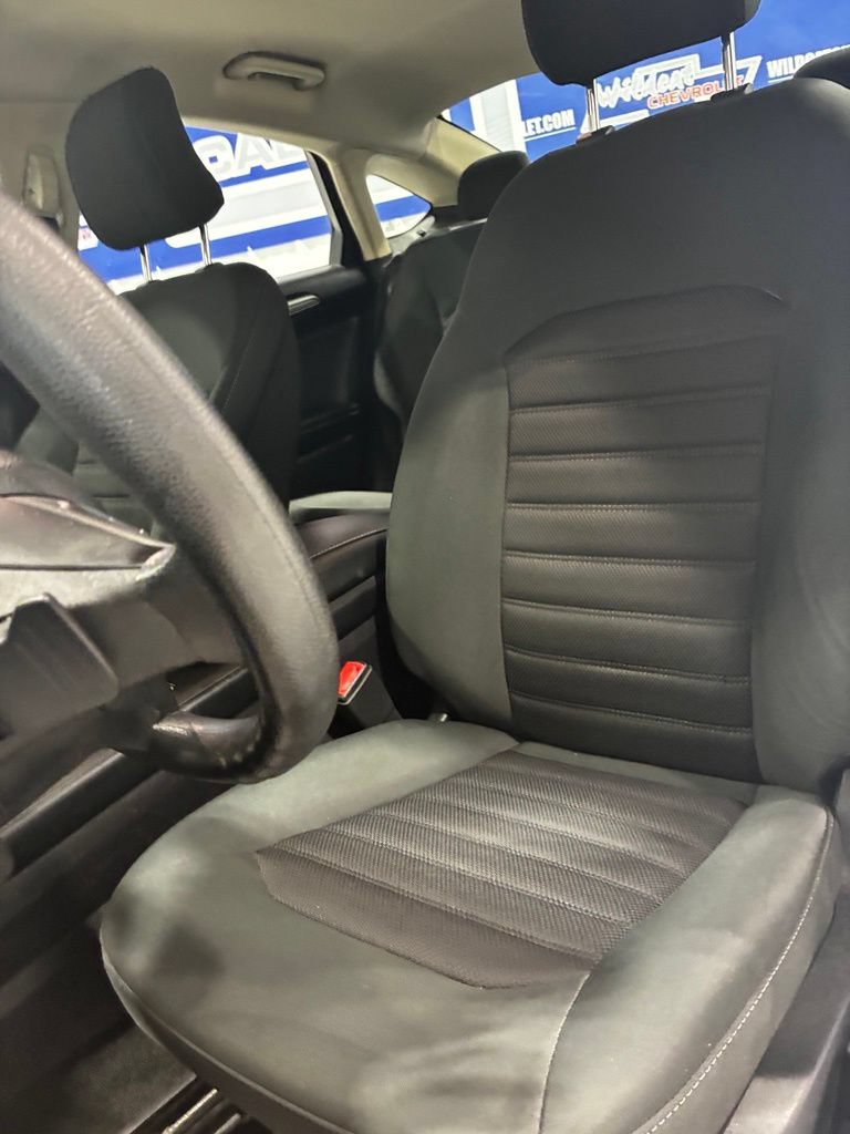 Used 2018 Ford Fusion SE w/ Fusion SE Technology Package FWD image 16