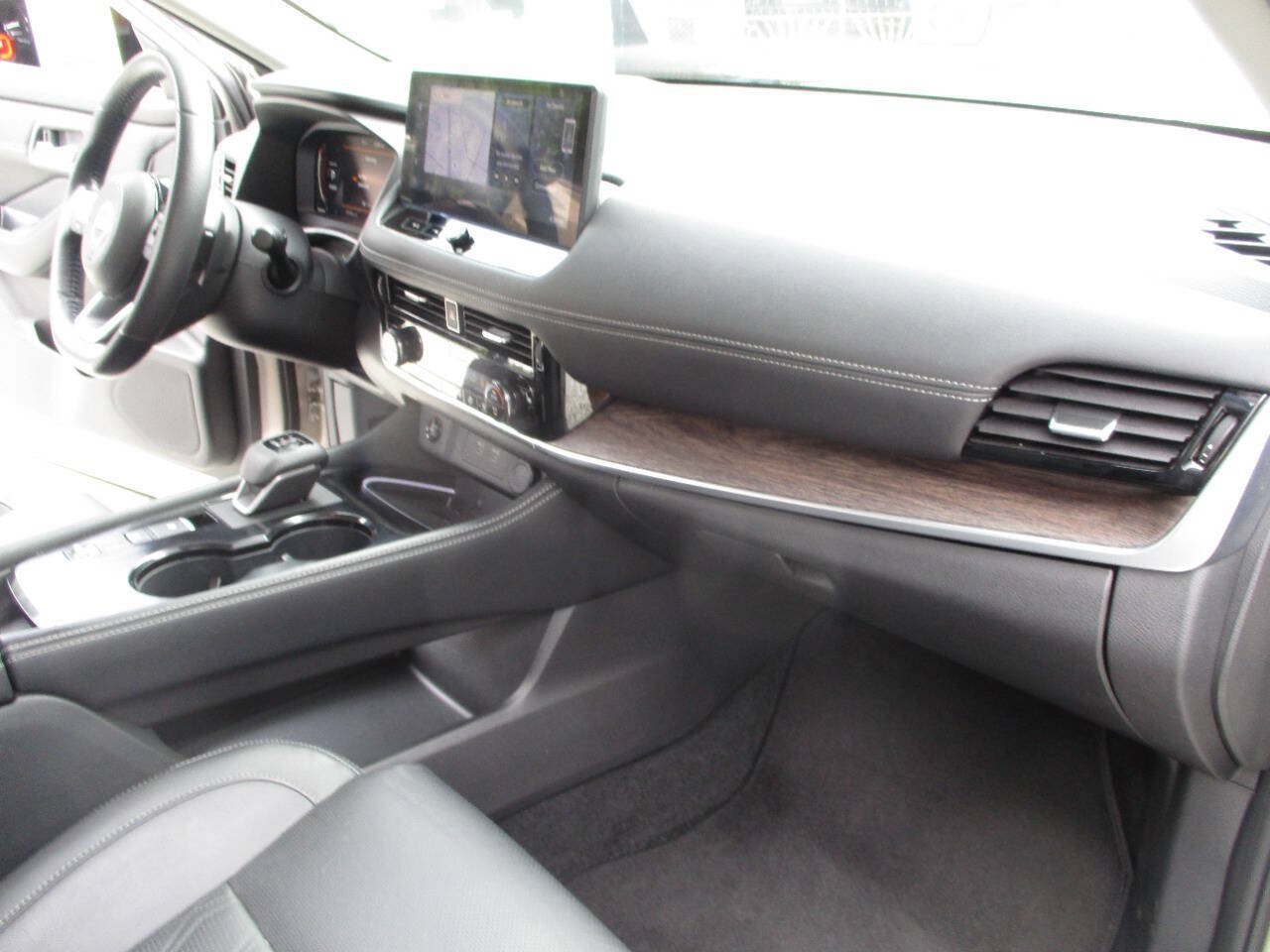 Used 2024 Nissan Rogue Platinum w/ Platinum Premium Package FWD image 29