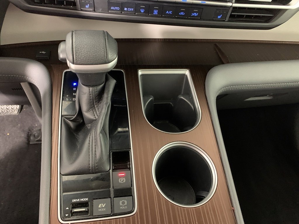 Used 2021 Toyota Sienna XLE image 27