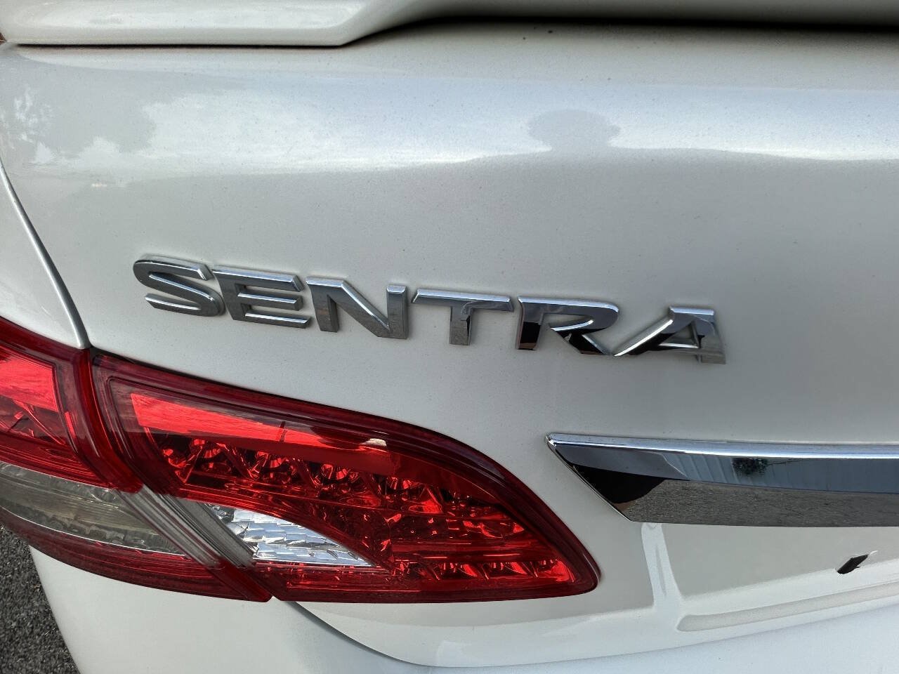 Used 2015 Nissan Sentra SR w/ Navigation Package FWD image 23